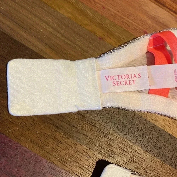 Victoria’s Secret Very Sexy Polka Dot Push-Up Bra, size 36DD - Picture 5 of 7